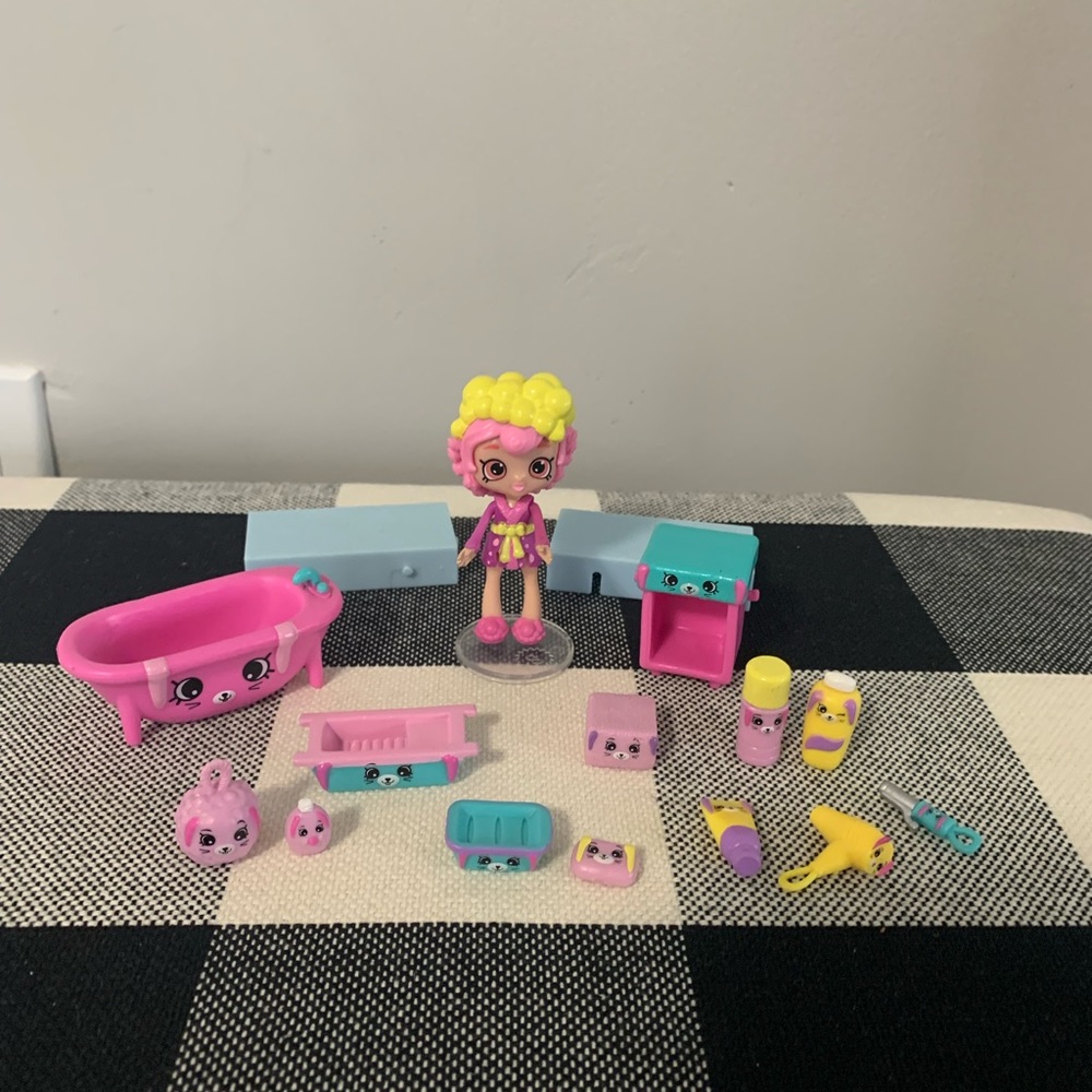 Shopkins Happy Places Bathing Bunny Welcome Pack